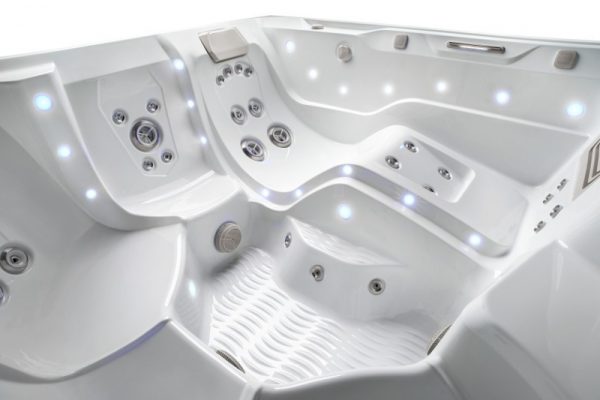 HOTSPRING FLAIR LIMELIGHT 6 PERSON HOT TUB - Image 3