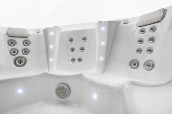 HOTSPRING FLAIR LIMELIGHT 6 PERSON HOT TUB - Image 4
