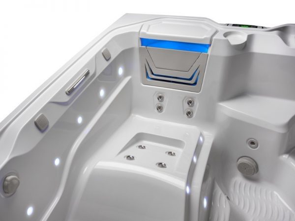 HOTSPRING FLAIR LIMELIGHT 6 PERSON HOT TUB - Image 2